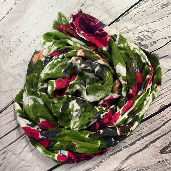 Beautiful Rose Scarf - Picture 7 of 8